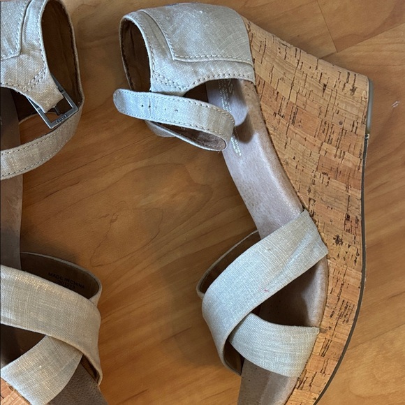 TOMS Women's Strappy Cream Wedge Sandals worn once - Picture 3 of 8